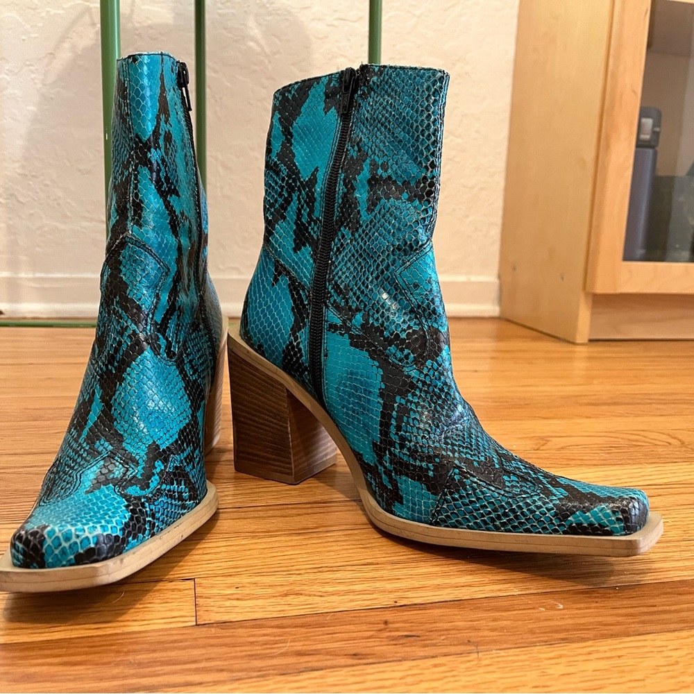 Incredible Italian leather teal snake boots